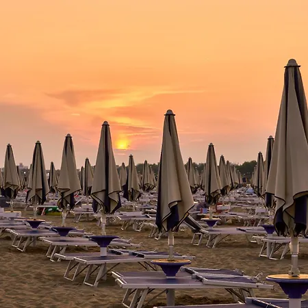 Cozy Flat Perfect For Families Next To The Apartmán Bibione